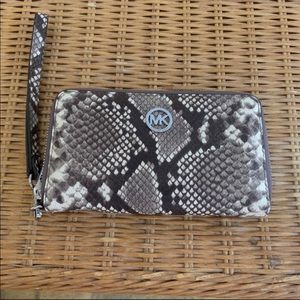 Michael Kors Zip Around Wallet
